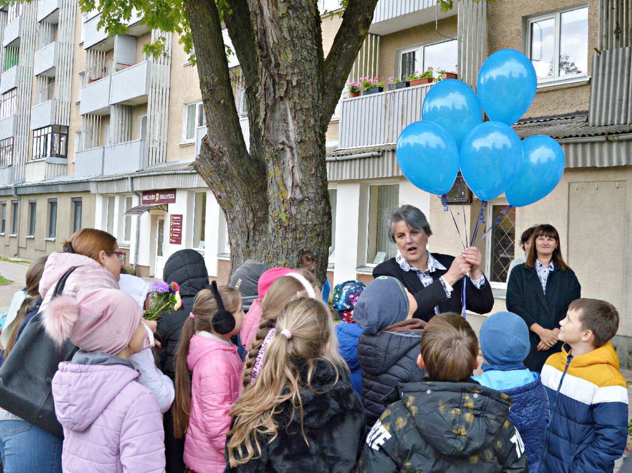 Šalia Smėlynės bibliotekos – skaitymo suolelis