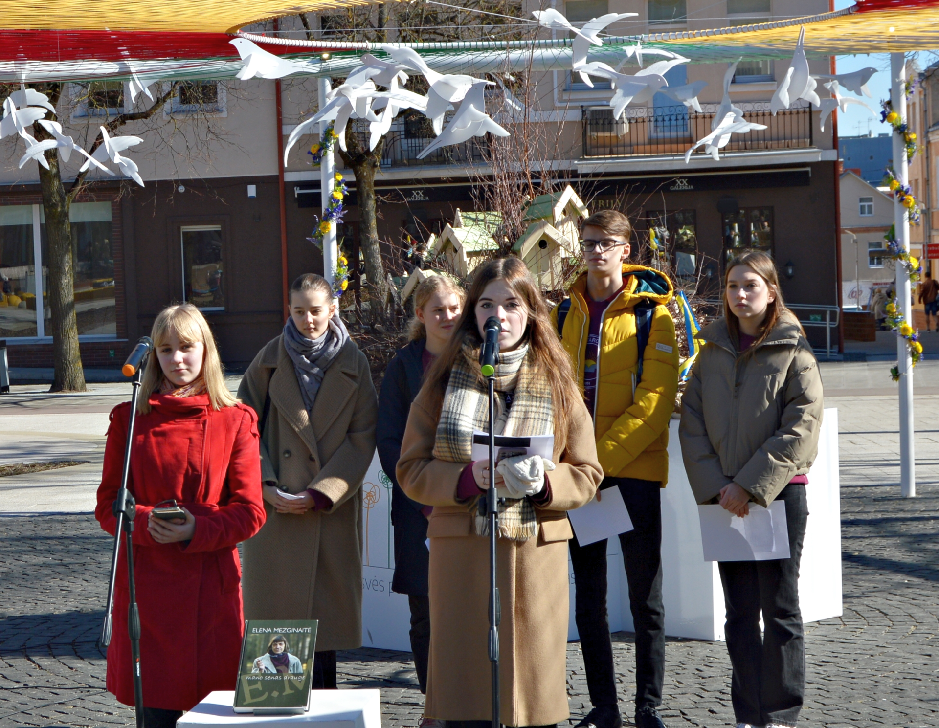 Laisvės aikštėje skambėjo Elenos Mezginaitės poezija