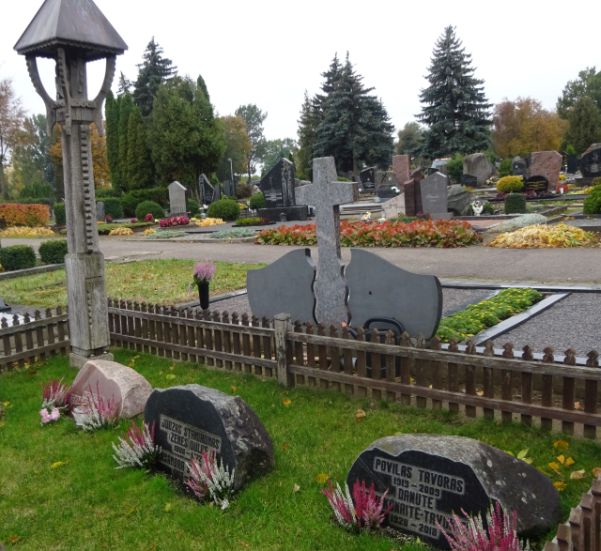 Paminklas Juozui Stanikūnui-Žemės Dulkei, spalvota nuotrauka