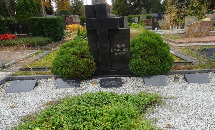 Paminklas Henrikap Hokušaitei ir Stepaui Kosmauskui, spalvota nuotrauka