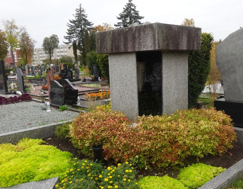 Paminklas Juozui Miltiniui, spalvota nuotrauka