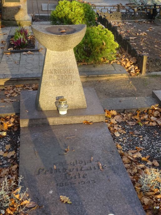 Paminklas Gabrielei Petkevičaitei- Bitei, spalvota nuotrauka.