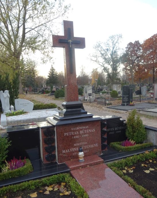 Paminklas Petrui Būtėnui, spalvota nuotrauka