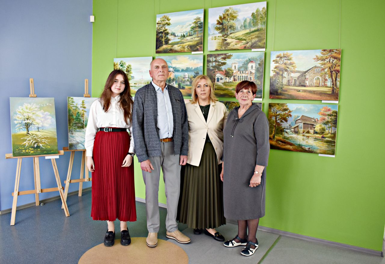 Šiaurinėje bibliotekoje atidaryta Algio Petruokos tapybos darbų paroda