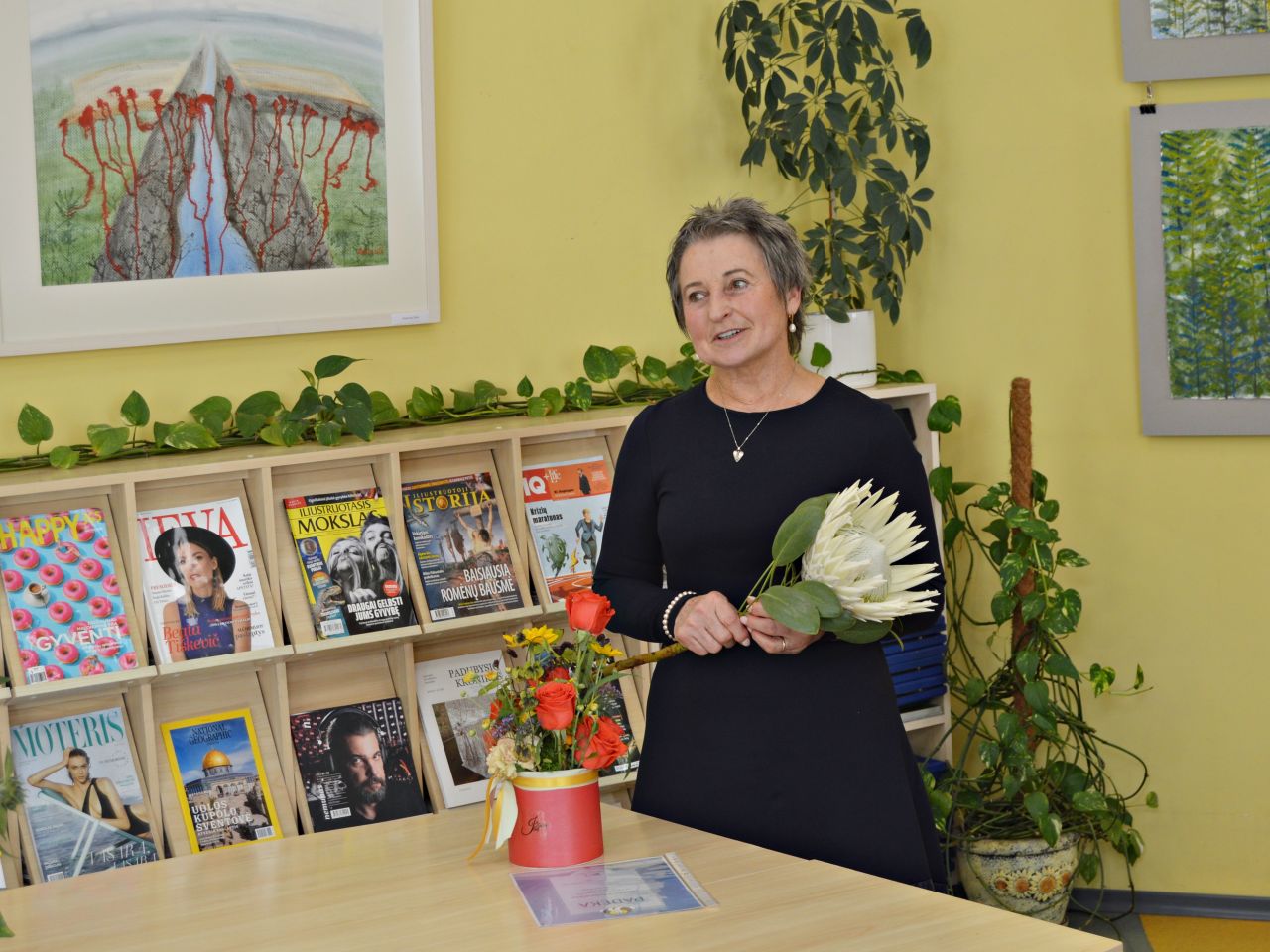 Bibliotekoje „Šaltinėlis“ – Laimutės Vološkevičienės paroda „Ara Makao ir lietus Grenlandijoje“