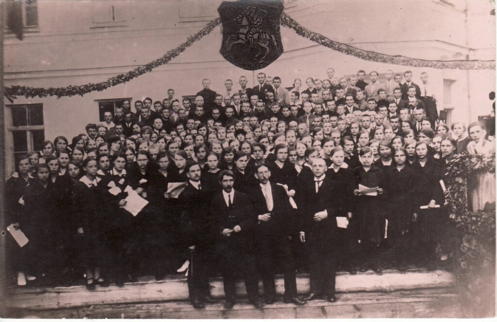 Panevėžio Dainų šventės dalyviai 1924 metais, juodai balta nuotrauka.