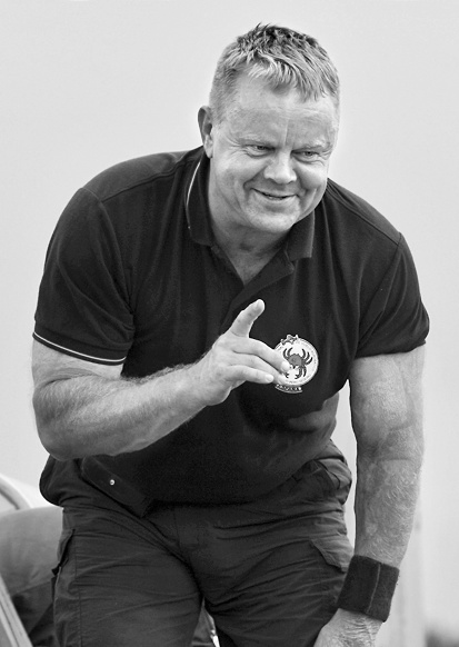 Lakūnas instruktorius, akrobatinio skraidymo meistras, treneris, sporto organizatorius Vytautas Lapėnas. Nuotrauka juodai balta.