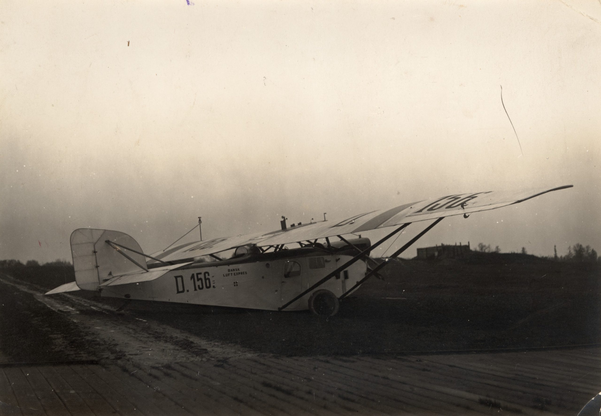 Susisiekimo lėktuvas, Kauno aerodromas, 1921 m. Nuotrauka juodai balta.
