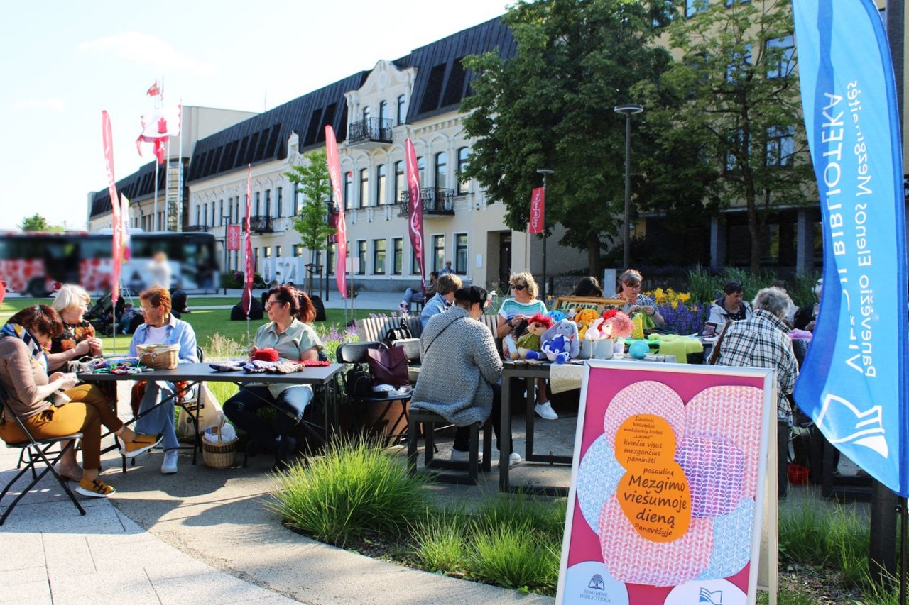 Kūrybiški bibliotekos penktadieniai Laisvės aikštėje