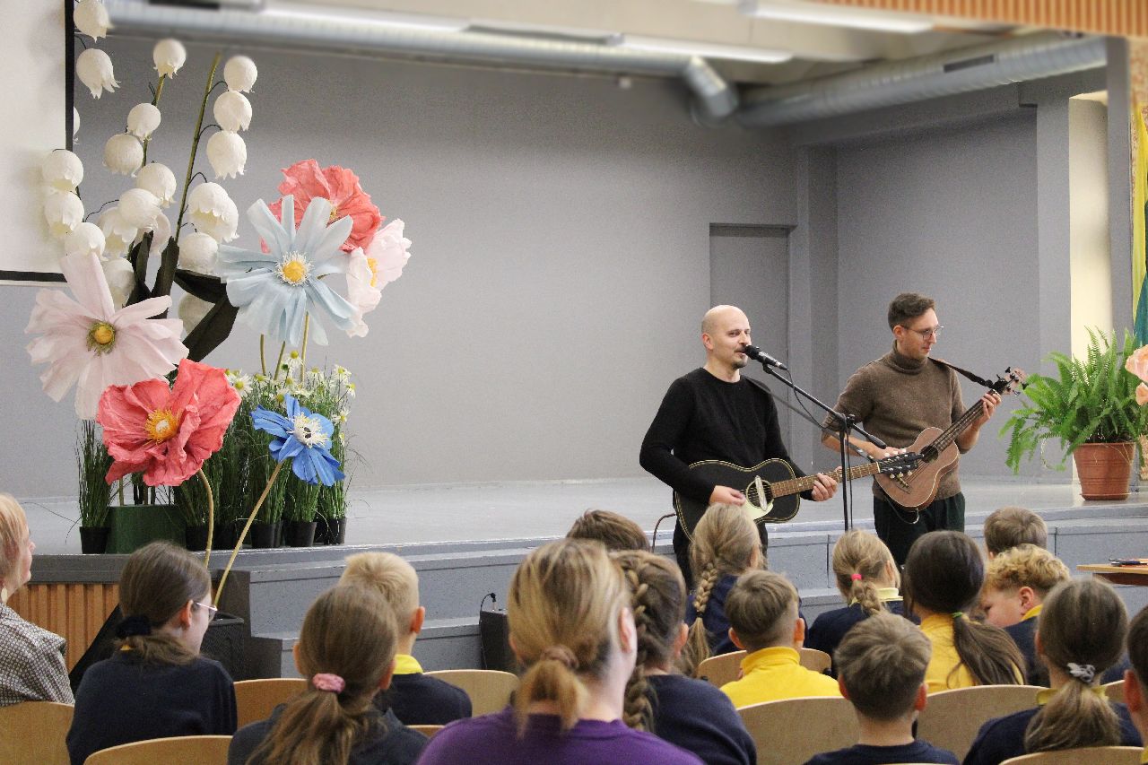 Šiurpios istorijos, dainos ir kūryba su rašytojais Virgiu Šidlausku ir Benu Bėrantu