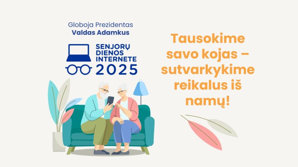 Du senjorai sėdi ant sofos su mobiliuoju telefonu rankoje